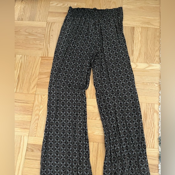 Brandy Melville Patterned Wide Leg Pants - Picture 2 of 3